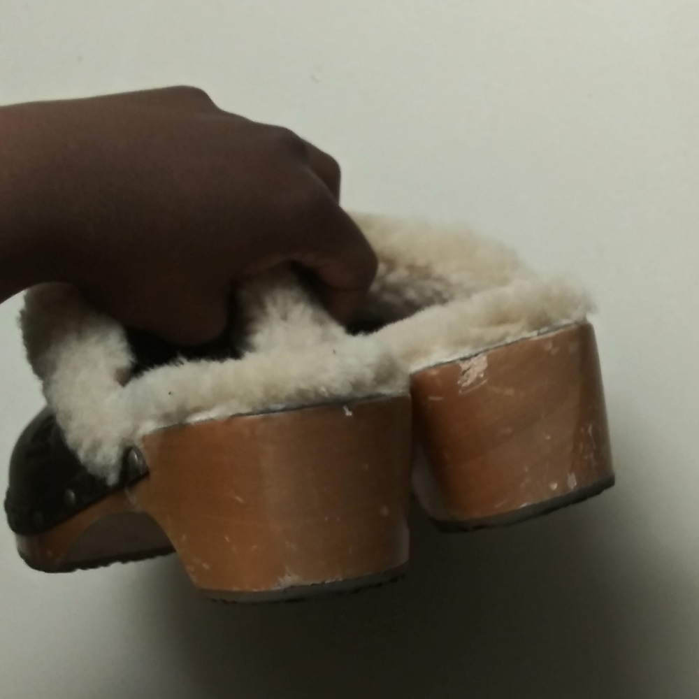 Ugg Clogs - Picture 3 of 4